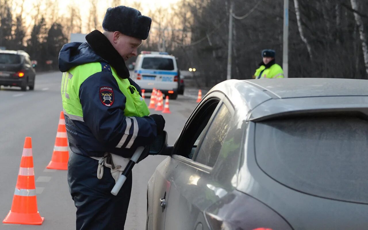 Протокол сотрудника гибдд. Могут ли дпс оформить. Гибдд фото. Дпс оформляют. Салон полицейской машины.