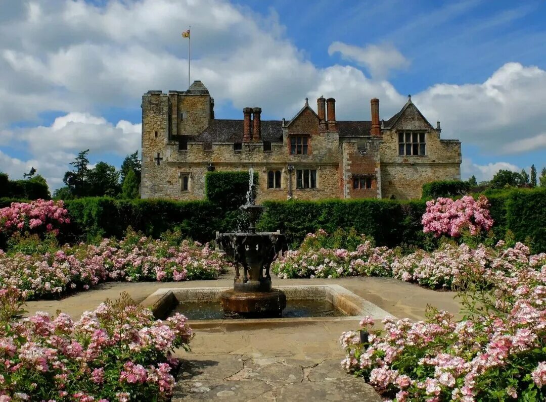 Замок пл. Замок Хивер Англия. Хивер замок Болейн. Замок Анны Болейн в Англии. Хевер Касл.