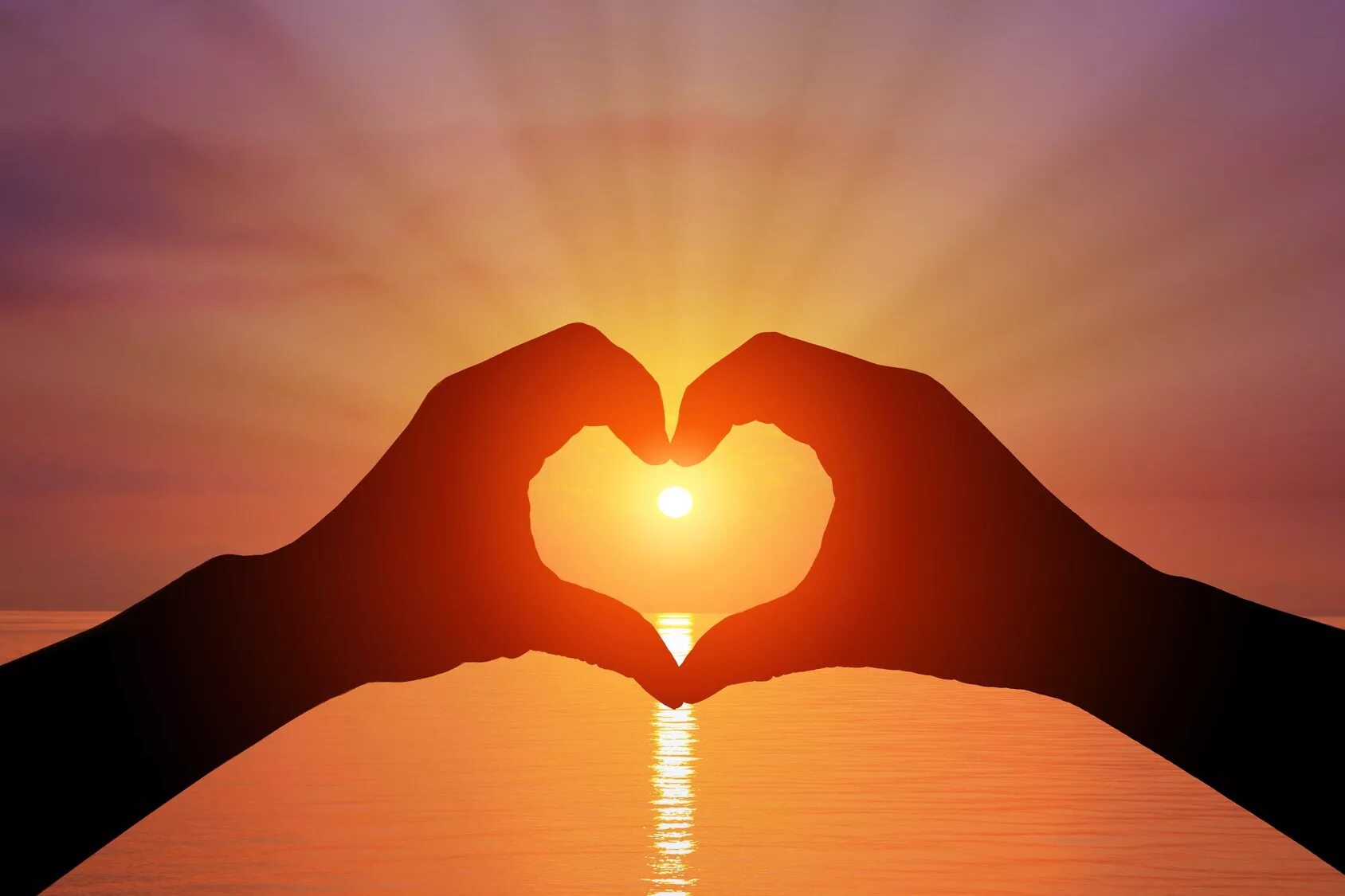 Красивое сердце. Луна в виде сердца. Сердце солнце. Романтический закат. Сердце солнце.