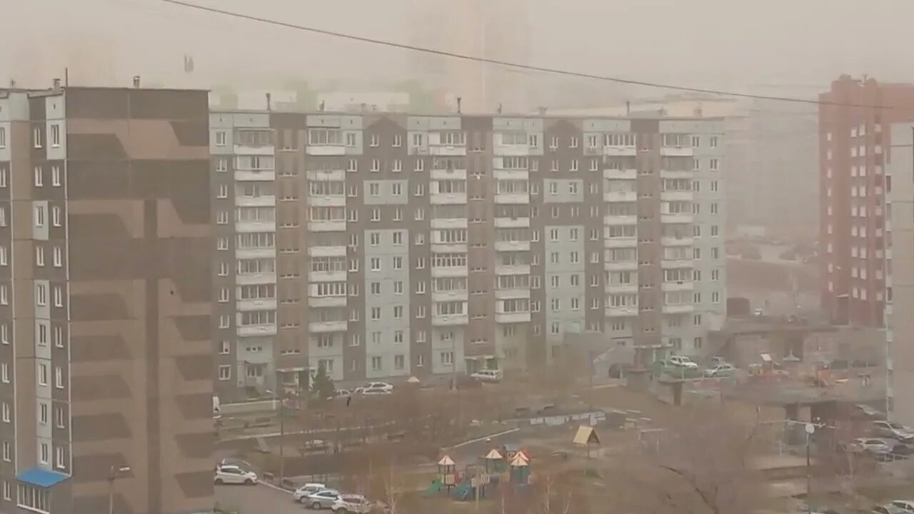Буря в кирове. Буря в красноярске. пылевая буря в донецке. песчаная буря красноярск. пыльная буря в красноярске.