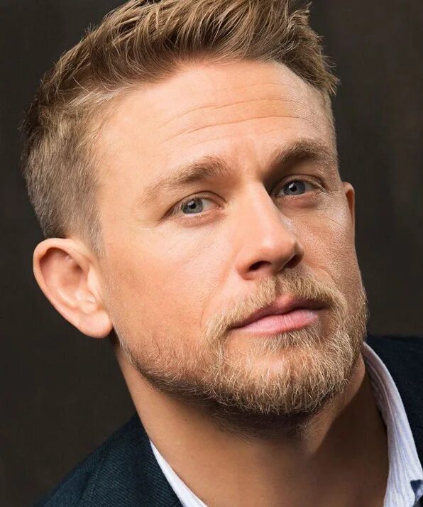 Charlie hunnam. Чарли Ханнэм. Чарли Ханнэм 2018. Чарли Ханнэм фото.