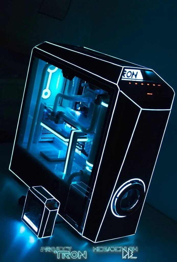 Необычные системные блоки. Компьютерный трон. Проект tron. Самые крутые компьютерные корпуса аквариумы.