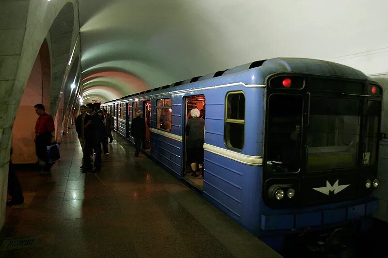 Армянское метро. Метро еревана. ереван метрополитен горцаранаин. станции метро еревана. метро армения ереван.