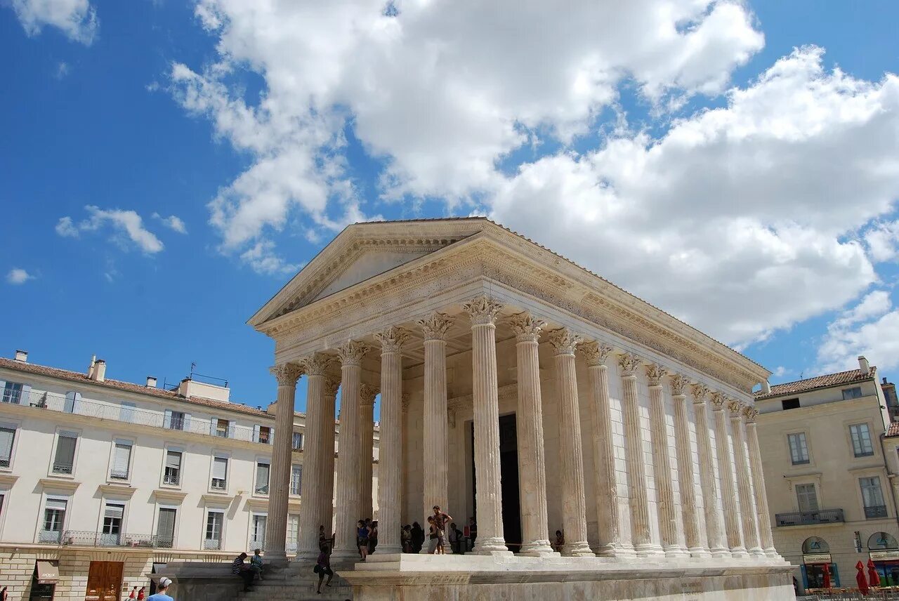 Нимс Франция. Nimes город во Франции. Салоники Греция площадь.