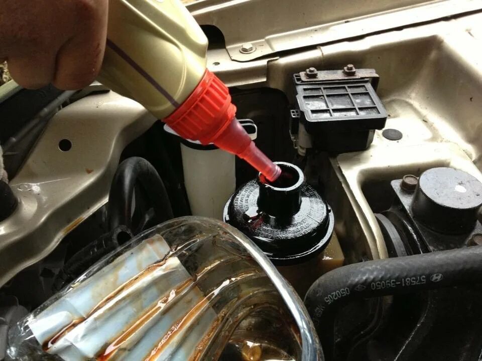 Жидкость гур дастер 1. Жидкость гидроусилителя руля фарио 602 мотор. 4 бачок для жидкости гур. Киа спектра 2007 жидкость гидроусилителя руля. Бачок гидроусилителя руля лексус ис250.