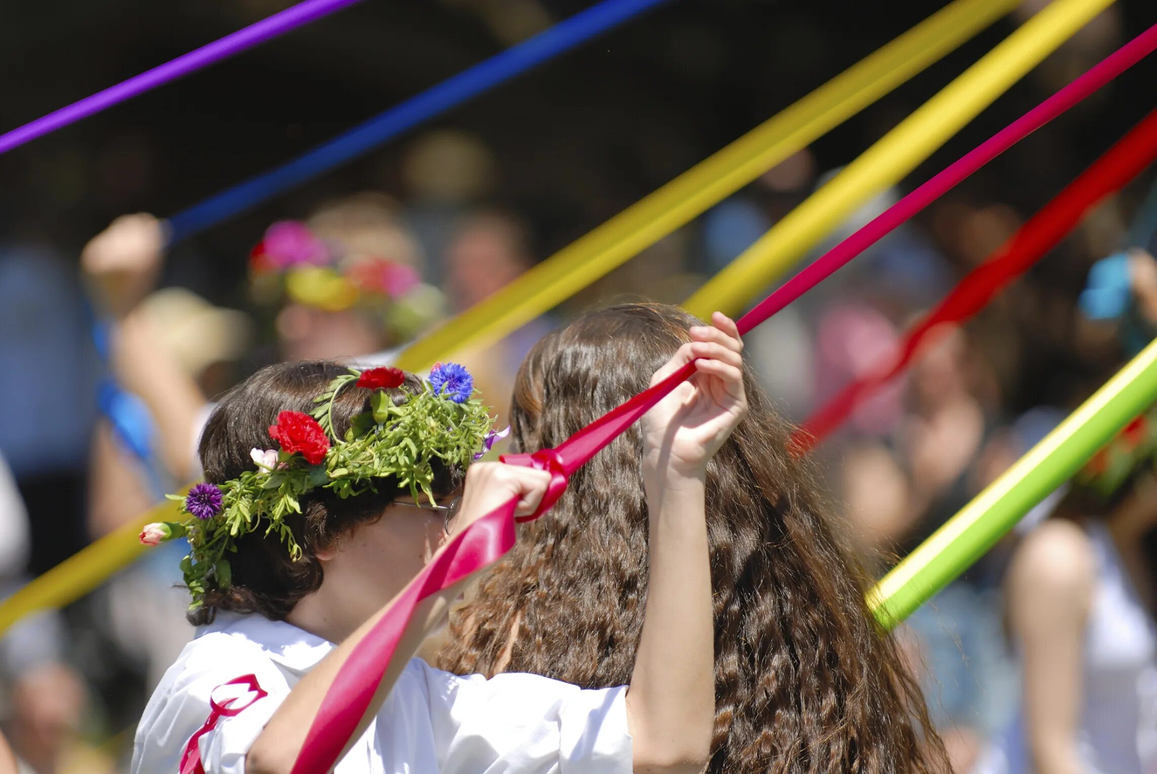 Made may day. Мэй Дэй праздник в Великобритании. Белтейн Майское дерево. Майский праздник в Великобритании. Праздник весны в Англии.