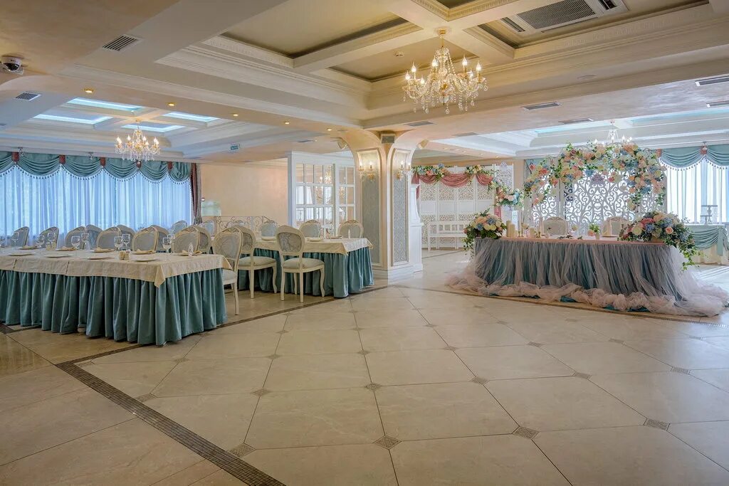 красный рассвет. уфа солнце. хасавюрт город. улица тотурбиева в городе хасавюрт. заброшенные здания кизляр дагестан.