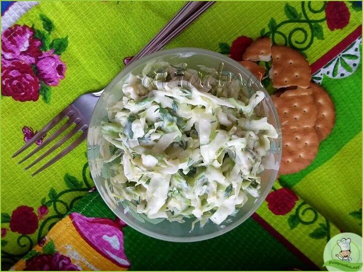 Coleslaw. Салат из свежей капусты со сметаной. Салат из капусты и огурцов. Свежая капуста в сметане. Свежая капуста в сметане.