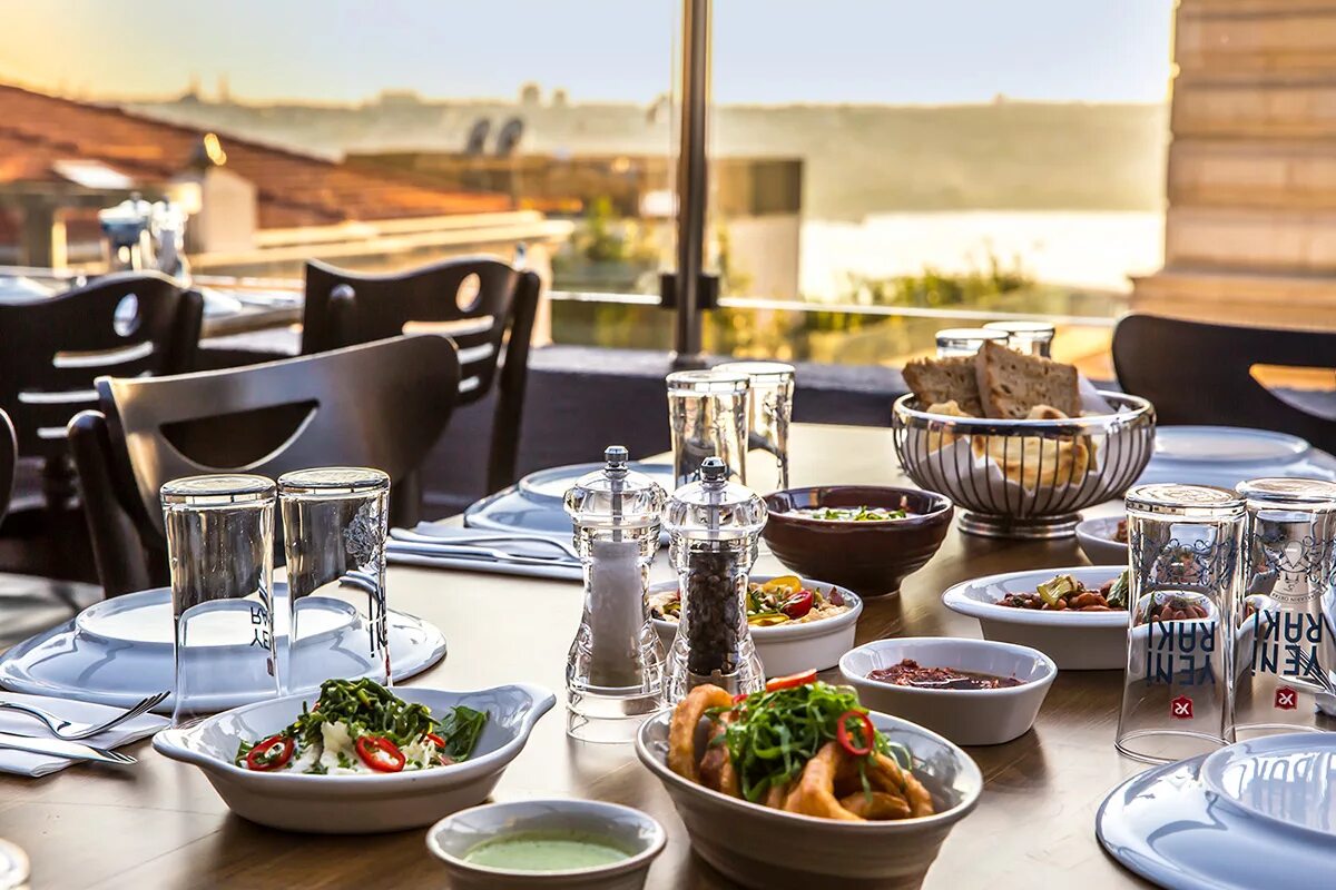 1 dine. Veranda Suites Antalya. Glamour Roof and Fine Dining Стамбул. Watermark Fallsview Dining ресторан. Meyhane.