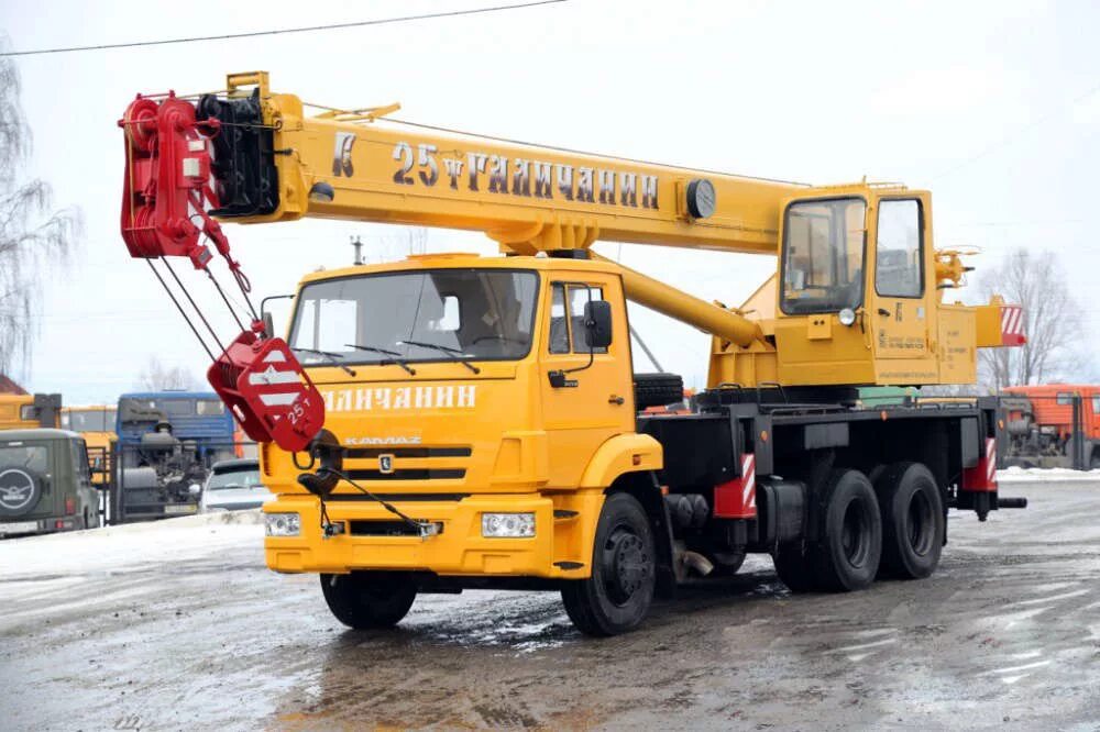 Машина 25 тонн. Автокран КС-55713-1. Автокран Галичанин КС-55713-1в. Кран Галичанин 25. КАМАЗ КС 55713.