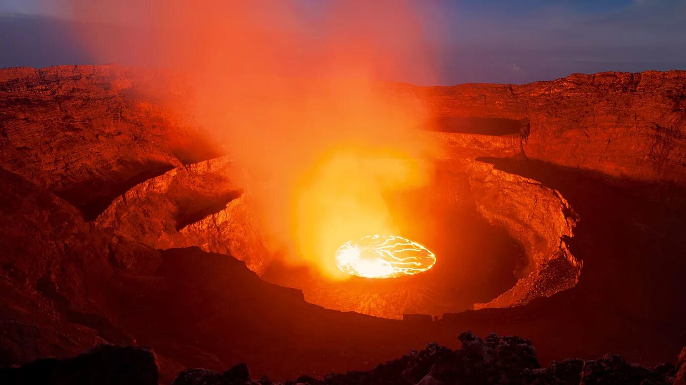 Вулкан ньирагонго конус. Самые большие кратеры вулканов. Кратер вулкана везувий. Озеро малый семячик, камчатка. Вулкан ньирагонго кратко.