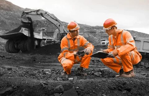 Горные инженеры семистами тоннами жестче дерева