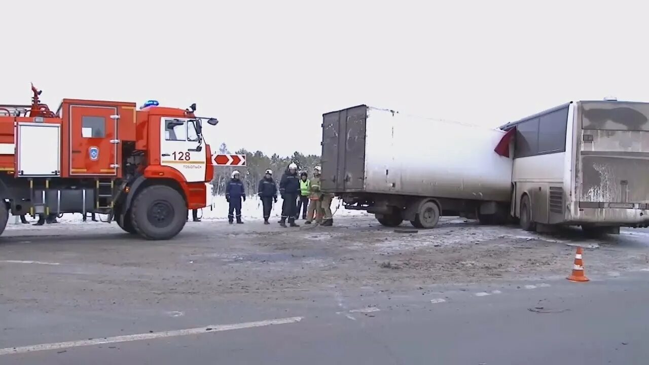 Сургут таджики. Автобус Тюмень Худжанд. Сургут Таджикистан автобус. Автобус Сургут Худжанд. Авария в Душанбе автобус.