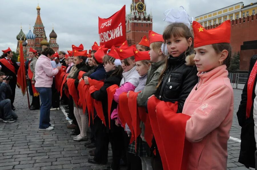 Почему 19 мая. С днем пионерии 19 мая ссср. принятие в пионеры.