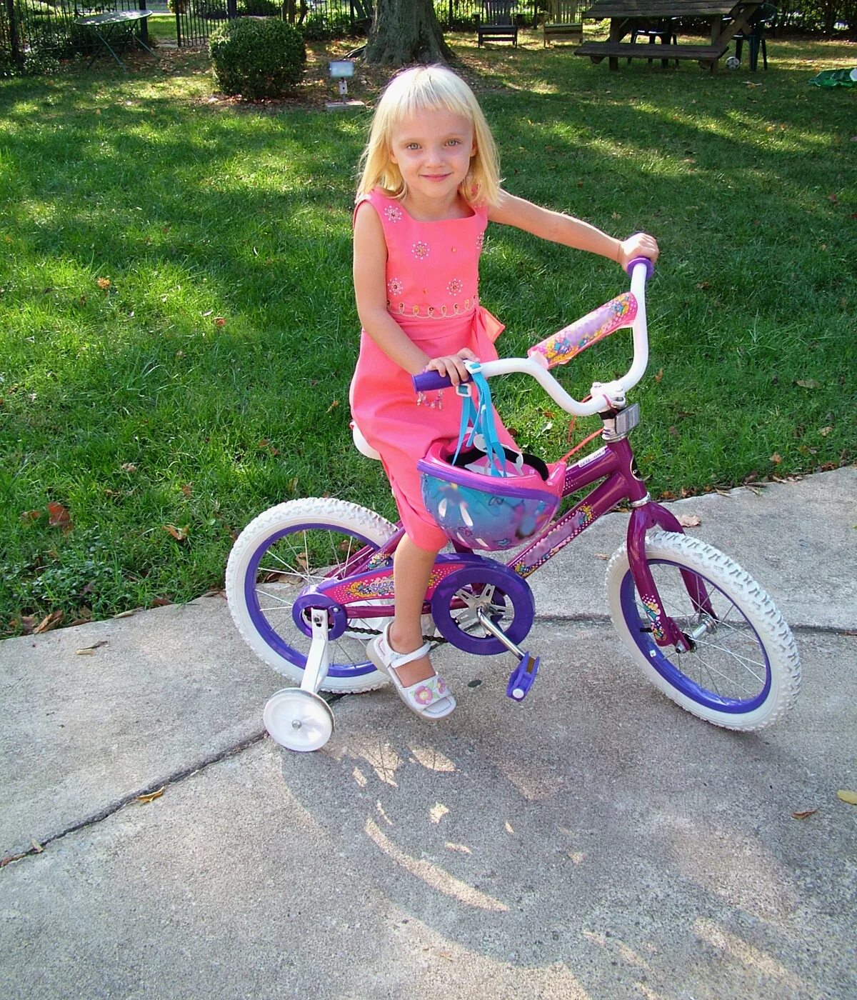 Какой велосипед купить ребенку 10 лет. Велосипед детский. Маленький велосипед для ребенка. Велосипед для маленьких девочек. Велик для 5 лет.