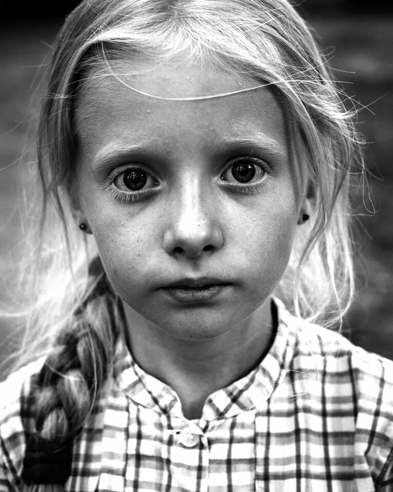 1 грустные истории. Глаза детей Донбасса. Посмотри в глаза Донбассу. Посмотри в глаза.