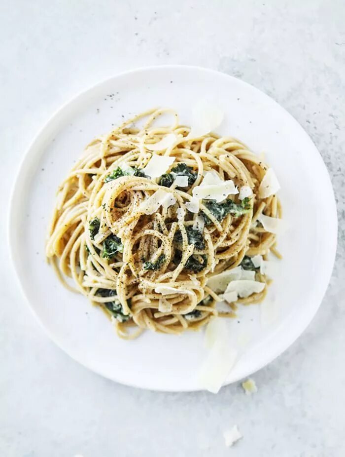 Cacio e pepe. Спагетти Качо Пепе. Лингвини Качо э Пепе. Паста Качо э Пепе. Качо э Пепе итальянские блюда из макаронных изделий.