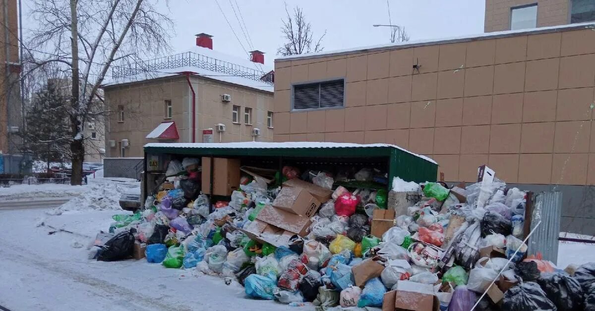 Мусор киров. Утилизация сломанной линейки. Мусор в кирове. Мусорки в баку. Отходы 2021 год.