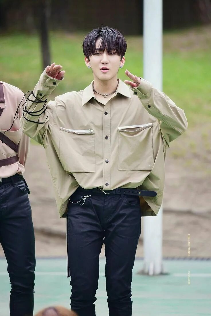 Чанбин stray kids 2020. Чанбин stray kids 2022. Чан бин stray kids рост. Чанбин из stray kids в полный рост. Stray kids чанбин.