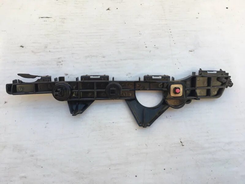 Кронштейн заднего бампера toyota ist. Кронштейн переднего бампера rav4 40. Комплект крепления бампера тойота рав 4 2012. Крепление заднего бампера тойота рав 4 2016г. Крепление бампера тойота рав 4.