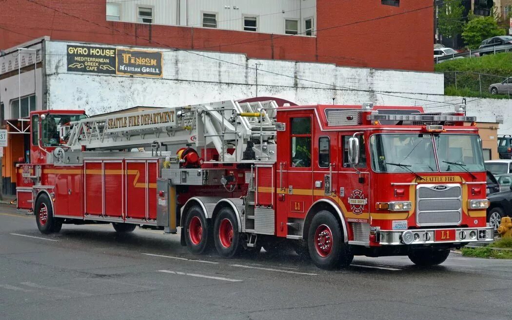 Пожарная автолестница США. Ladder пожарные машины США. Пожарный автомобиль автолестница США. КП-52 sisu пожарная машина.