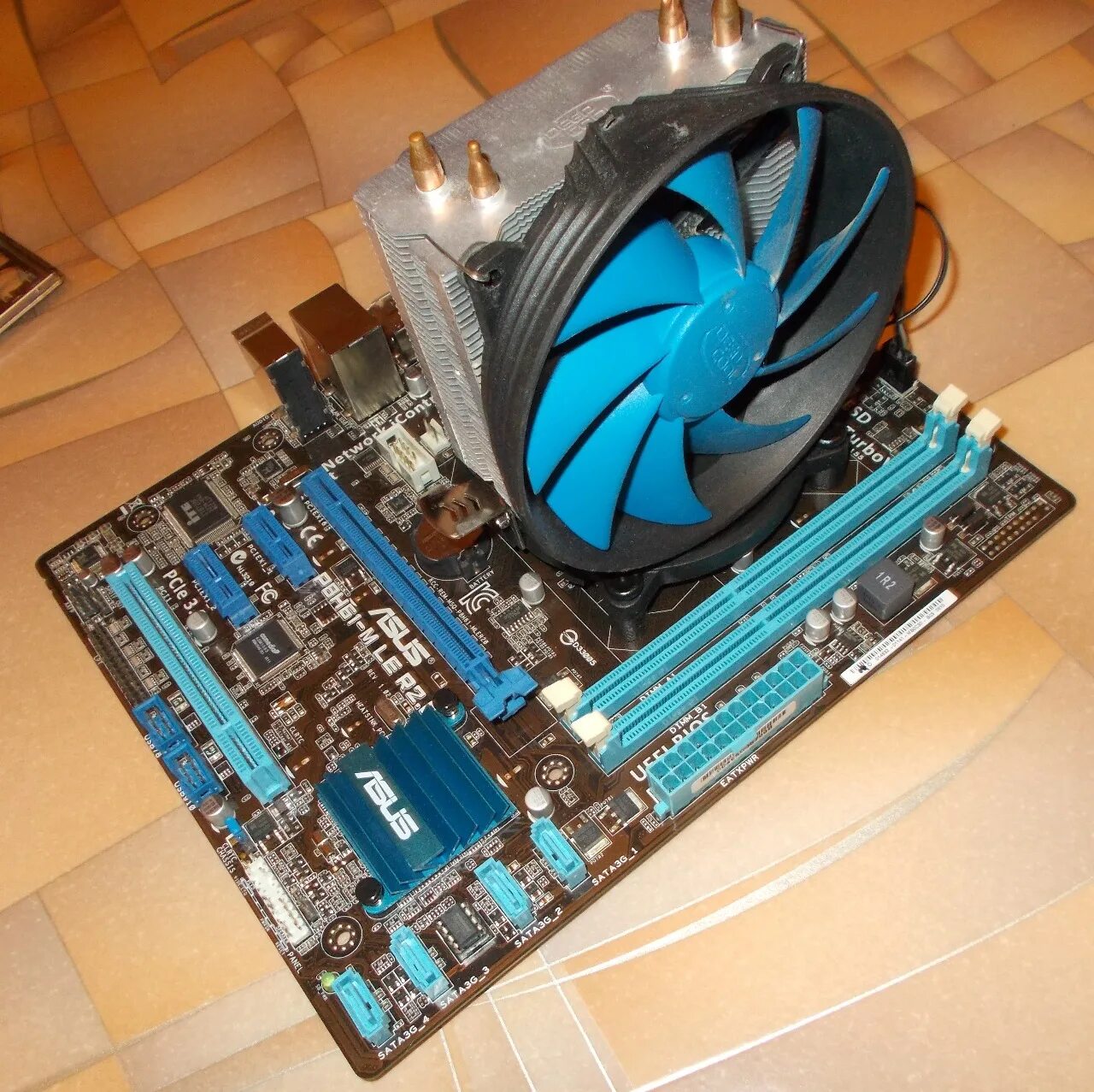 Кулер для процессора xeon e5. Башенный кулер deepcool. башенный кулер большой i7 8700. i7 7700 кулер башенный. башенный кулер asus.