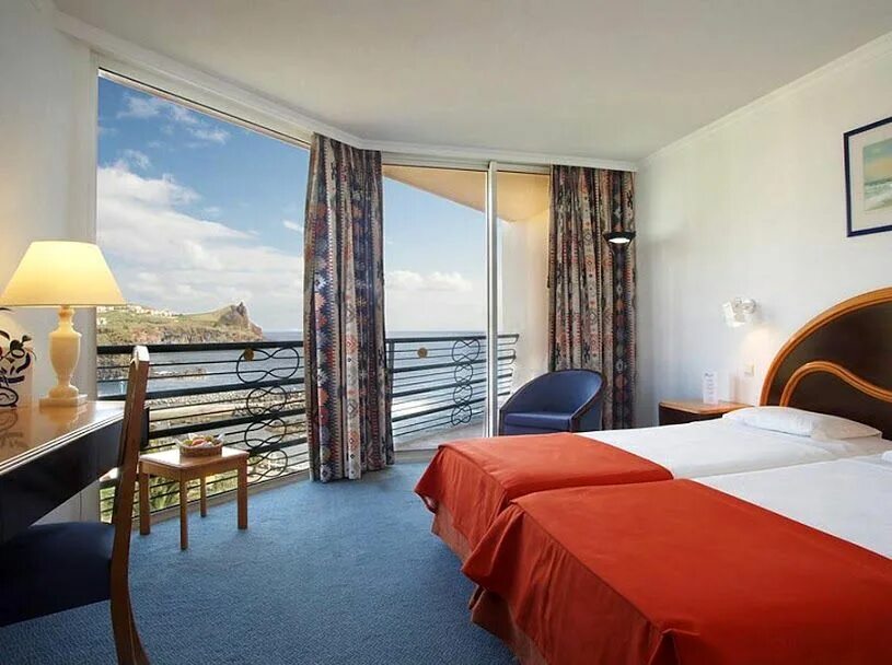 The view oasis madeira. Hotel four views oasis madeira. Partial sea view hotel. 4 views. Oasis hotel 4* (хамбантота).
