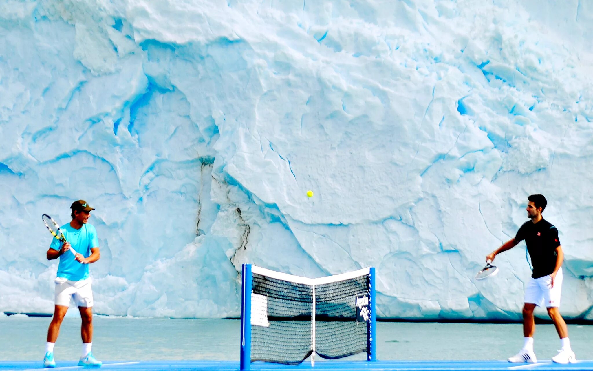 Теннис на льду. Теннис зима. Теннисист зимой. Теннис зимний вид спорта. Ice player