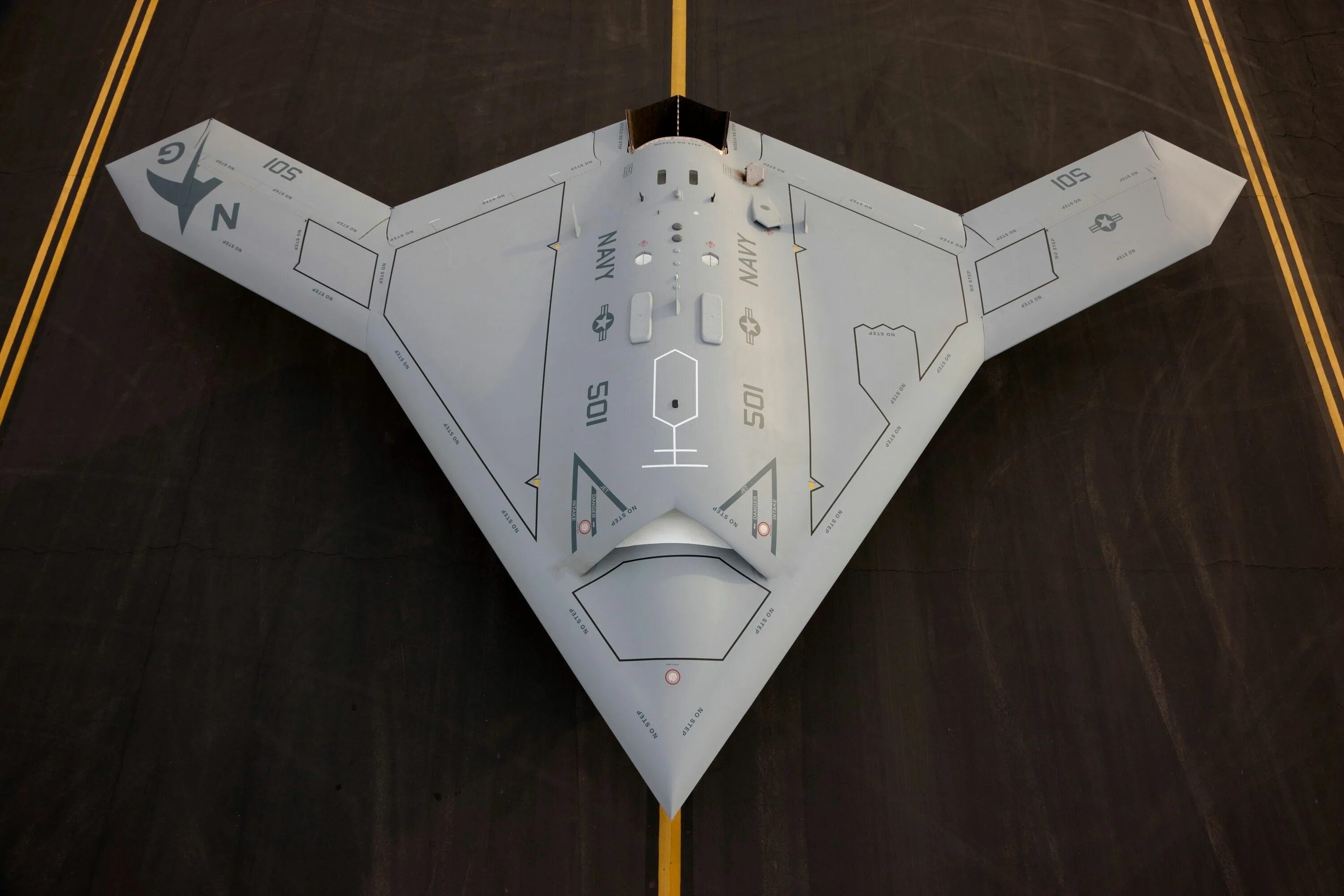 Х 47 б. Дрон x-47b. X-47b беспилотник. Northrop Grumman x-47b. Northrop Grumman x-47.