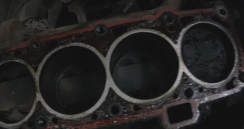 Загнуло клапана ВАЗ 2112 16 клапанов. Погнуло клапана на ВАЗ 2112 16 клапанов. Загнутые клапана на ВАЗ 2112. Загнутые клапана ВАЗ 2112 16 кл.