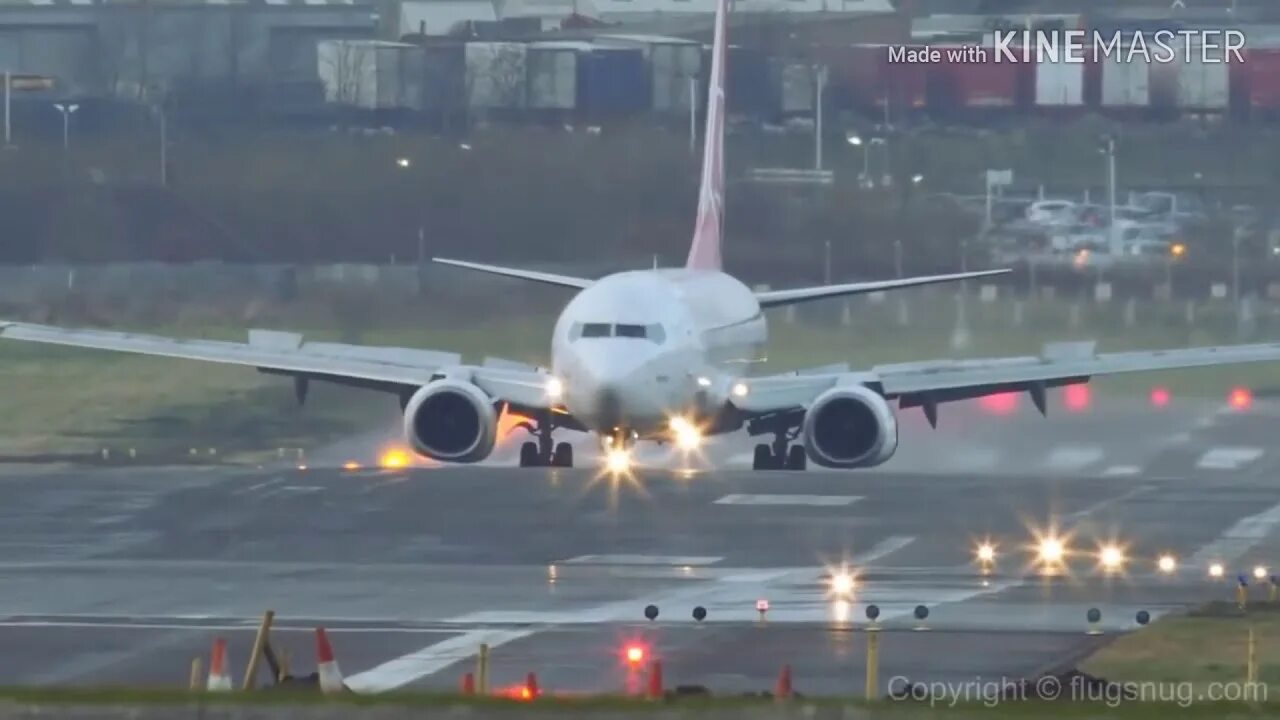 Можно самолеты видео. Самолет при боковом ветре. Посадка самолета при боковом ветре. Взлет и посадка самолета. Взлет посадка.