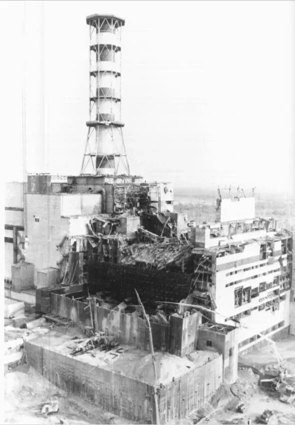Черно аэс. Чернобыльская АЭС 1985. ЧАЭС 86. Чернобыльская АЭС после взрыва. Чернобыль взрыв атомной станции 1986.