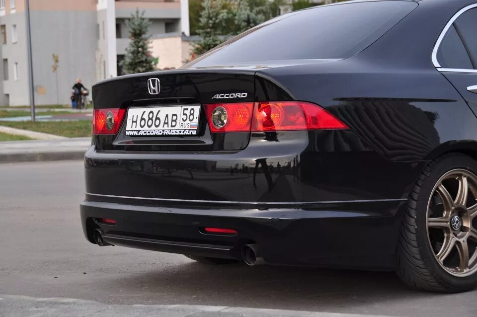 Аккорд задний бампер. Задняя накладка mugen honda accord 7. задняя накладка modulo honda accord 7. honda accord 7 type s mugen. задний бампер хонда аккорд 7.
