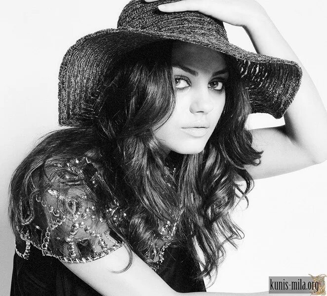 Хаметова милана хамитова. Мила кунис шпион. Аниме девушка милая. Mila mine. Mila mine.