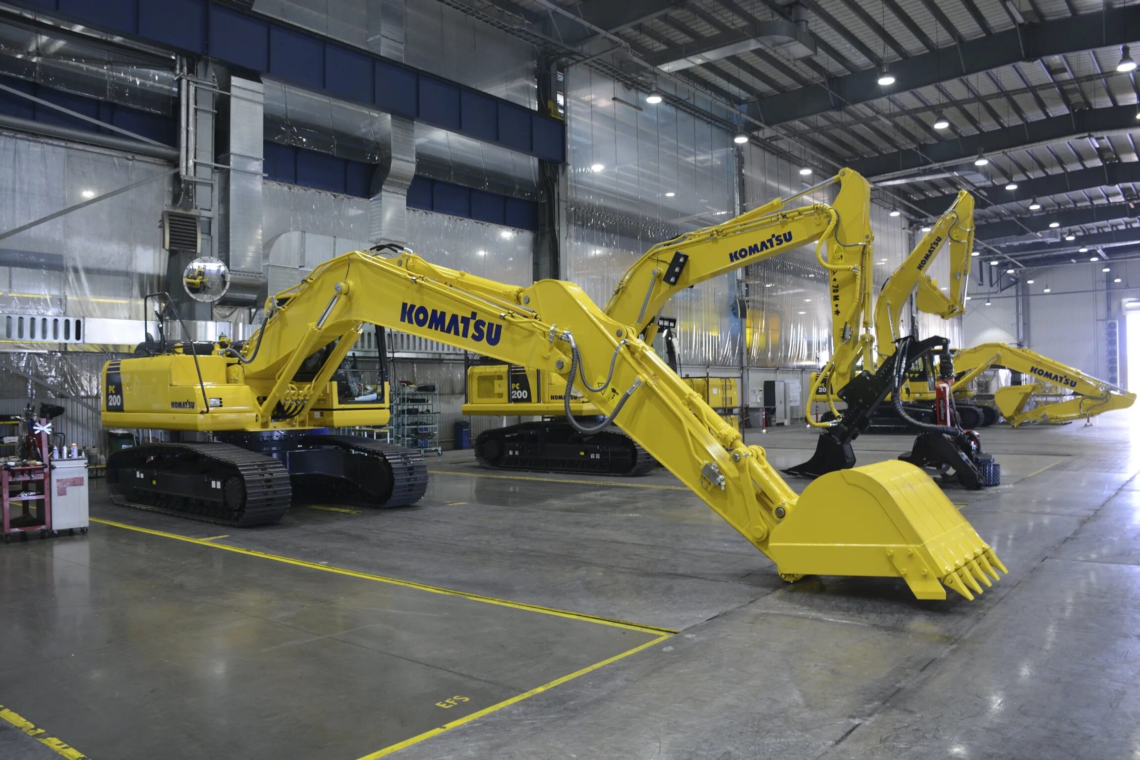 Экскаваторы российского производства. Komatsu pc500. Экскаватор Komatsu 400-500. Дорожно строительная техника Коматсу. Строительная техника Комацу pc200.