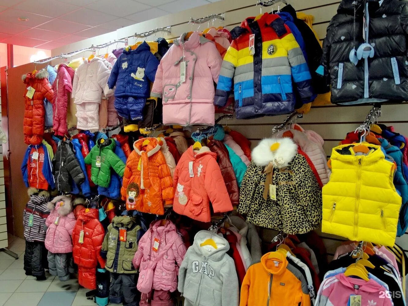 Детские магазины в екатеринбурге. Детский одежда. Магазин одежды для детей. Детский отдел одежды. Магазин верхней детской одежды.