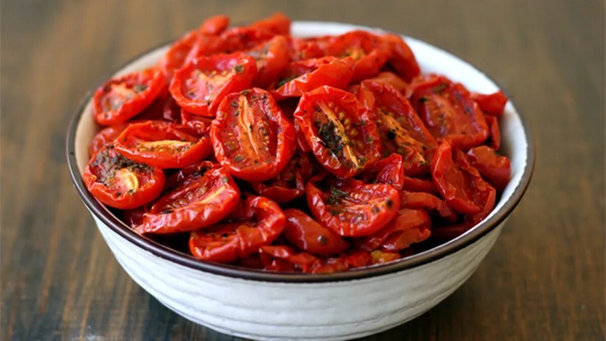 Вяленые помидоры куда можно использовать. Вяленые томаты tomato. вяленые томаты италия. томаты черри вяленые. итальянские вяленые помидоры.