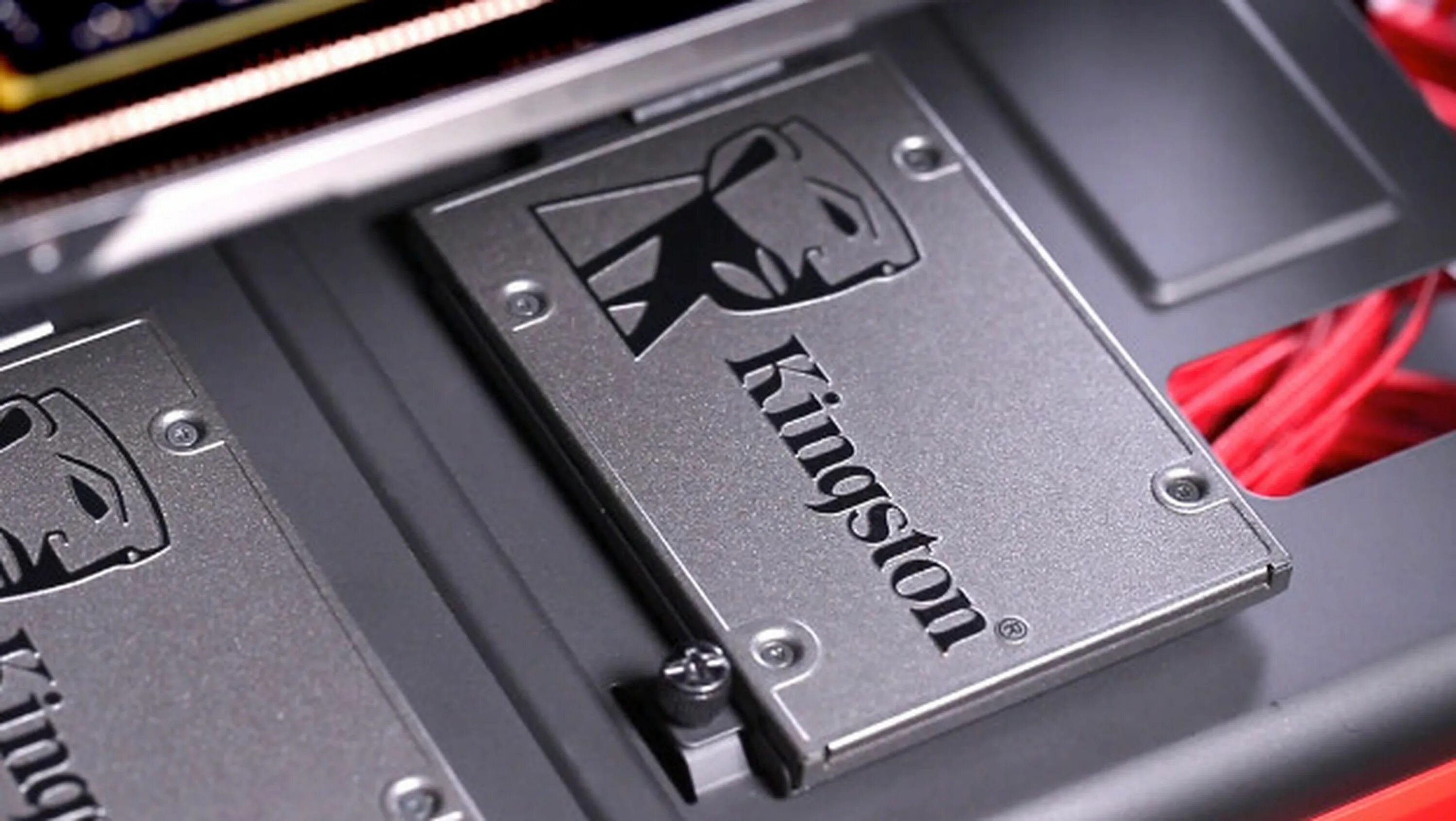 Ssd диск a400. Ssd накопитель kingston a400 скорость. kingston a400 behind. кабели подключения ssd kingston. disco kingston.