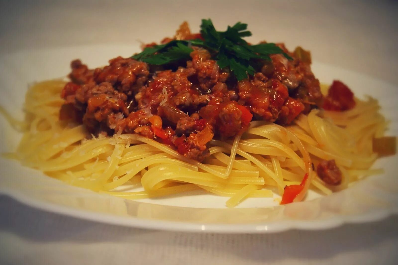 Лапша с тушенкой. Вермишель с мясом. Лапша по флотски. Макароны с тушёнкой на сковороде с луком и морковью. Макароны по-флотски с фаршем и помидорами.