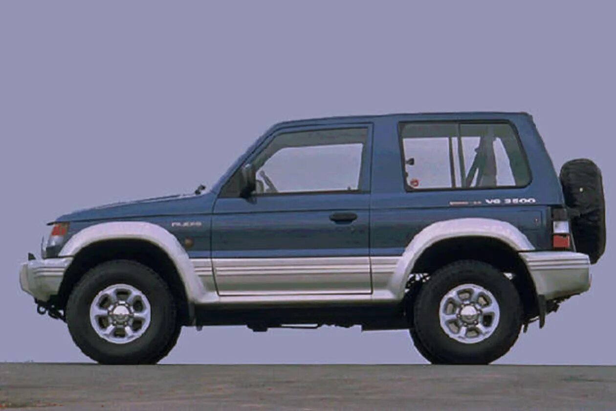 Pajero 3 2. Mitsubishi pajero 2 поколение 3 двери. mitsubishi pajero 2 door. mitsubishi pajero 1999 3 двери. митсубиси паджеро 2 дверный.