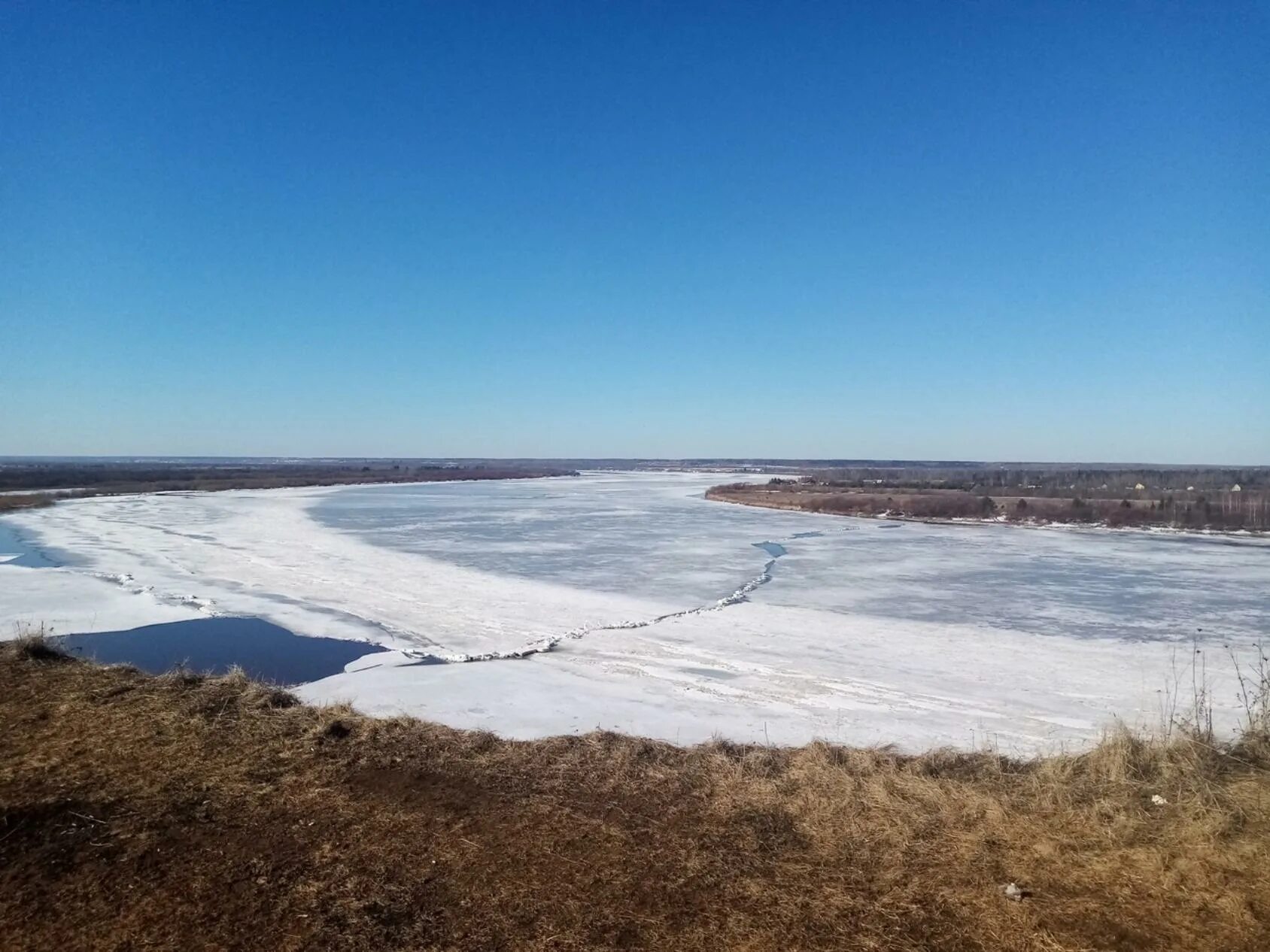 Уровень воды в котласе на сегодня. Котлас ледоход. Река Северная Двина Котлас. Ледоход на Северной Двине. Котлас обмелевшая Северная Двина.