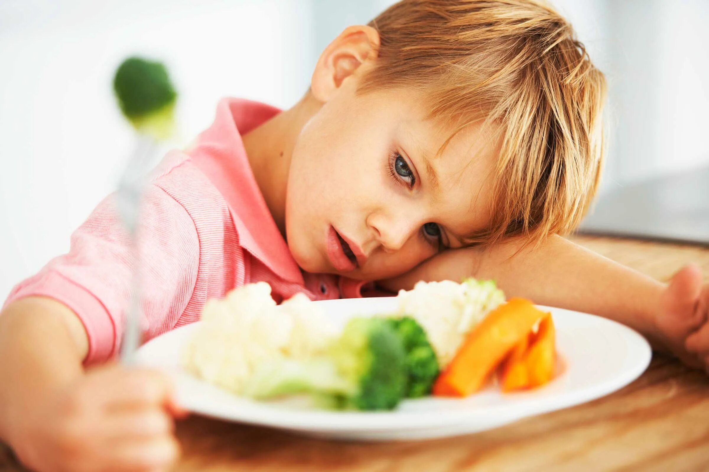 Резкое повышение аппетита. Еда для детей. Диетотерапия у детей. Ребенок ест. Малыш ёда.