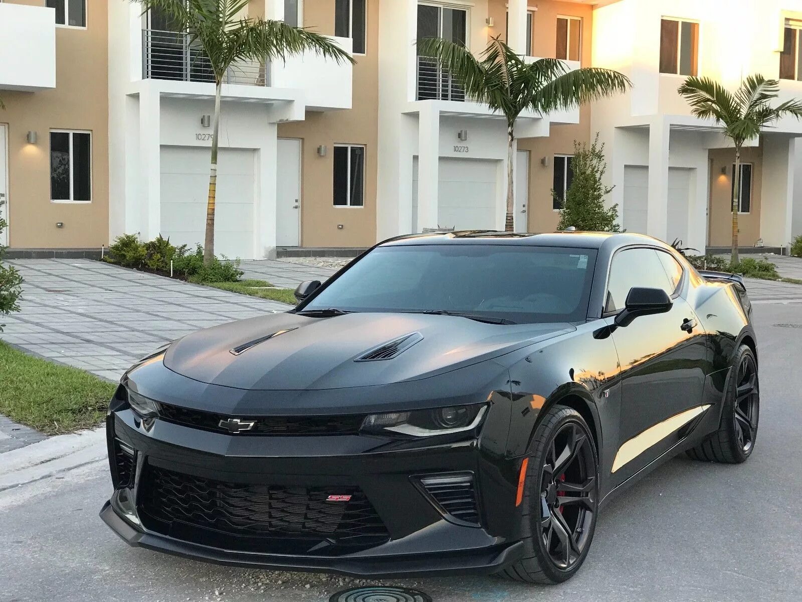 Машина 2017 года купить. Chevrolet Camaro 2017 черный. Chevrolet Camaro SS 2022 Black. Chevrolet Camaro SS 2022. Шевроле Камаро SS 2021.