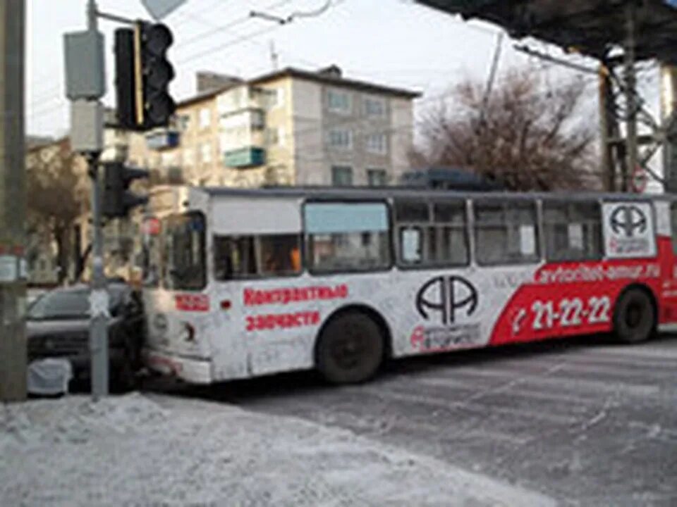 35 троллейбус где едет. Благовещенск троллейбус авария. благовещенск троллейбус 45. благовещенск троллейбус 50. благовещенский троллейбус авария.