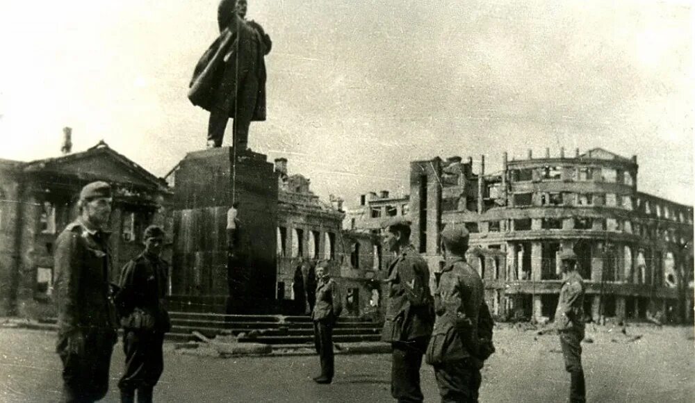 Повешенные воронеж. Разрушенный Воронеж 1942. Разрушенный Воронеж 1943. Воронеж оккупация 1942. Воронеж в годы Великой Отечественной войны.