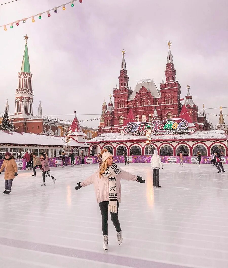 Года завтра москва. Москва красная площадь ГУМ-каток. Москва ГУМ каток 2020. Красная площадь ГУМ-каток каток. ГУМ каток Москва зима.