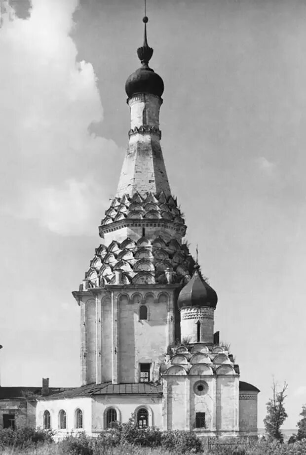 Церковь преображения в селе. Церковь спаса преображения в селе остров. преображенская церковь села остров близ москвы. церковь в селе остров московская область. церкви спаса преображения в селе остров 16 век.