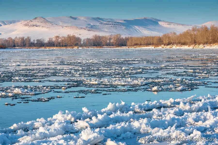 Время года когда происходит половодье реки енисей. Ледостав на реке енисей. хакасия енисей зима. половодье на енисее. река енисей весной.