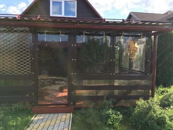 Мягкиетокна для веранды. Жалюзи для беседок и веранд. Жалюзи для беседки от дождя и ветра. Мягкие окна из пвх. Защита от ветра на веранде.