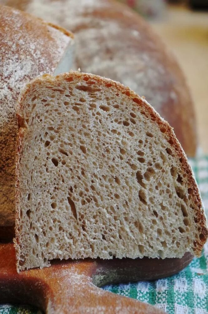 Рецепт пшенично ржаного хлеба в домашних условиях. Хлеб. Ржаной хлеб домашний. Пшенично-ржаной хлеб. Хлеб ржано-пшеничный в духовке.